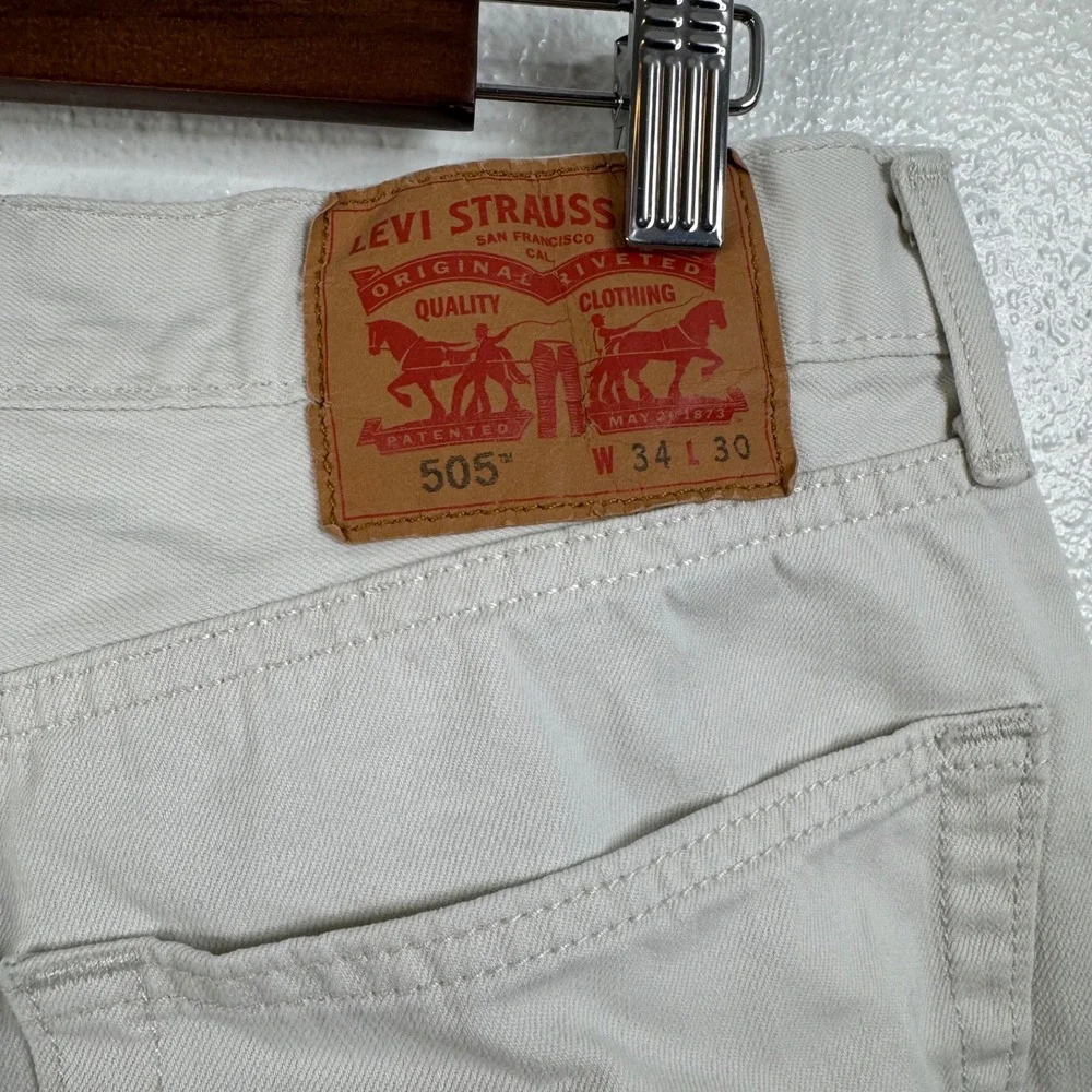 Levi's 505 Off White Jeans Size 34x30‎